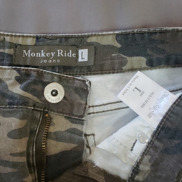 Camo print juniors shorts L - Picture 3 of 3